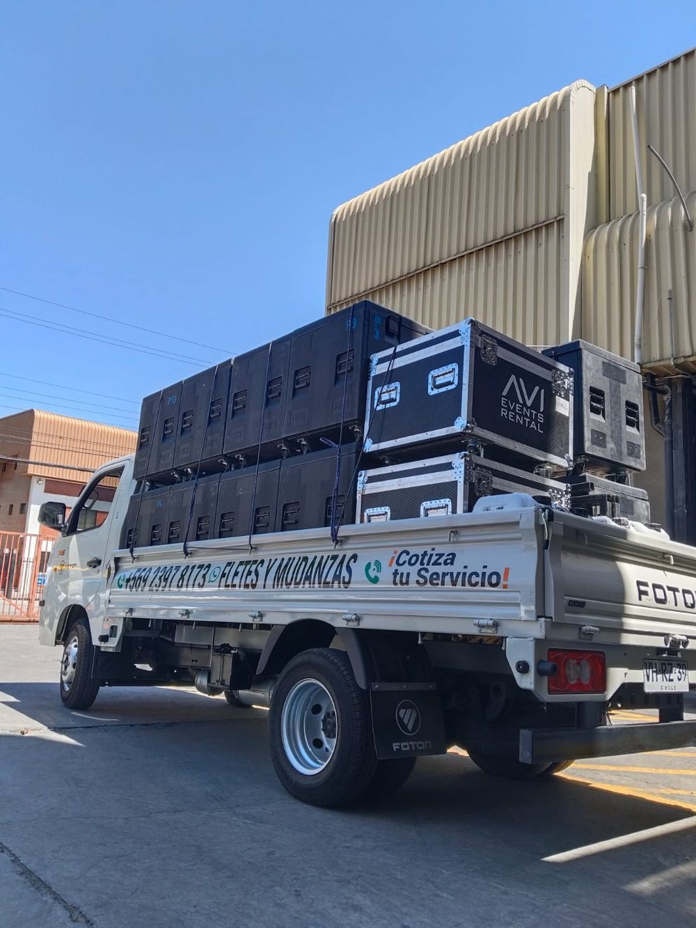 Traslado de equipos en cajas de transporte
